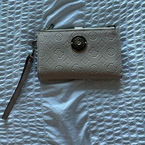 Guess hand wallet